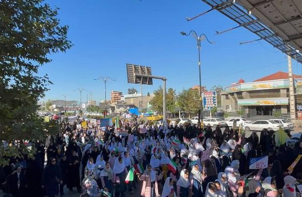 شکوه وحدت و همدلی دانش‌آموزان نکایی