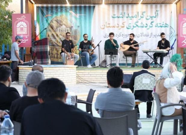ازهاری: توسعه گردشگری محور اصلی تحول اقتصادی کردستان است
