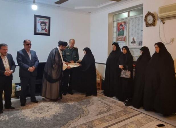 همه باید قدردان شهدا و خانواده آنها باشند