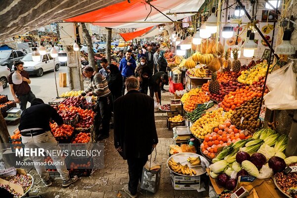 گیلاس و گلابی میوه‌های لوکس‌نشین بازار داخل