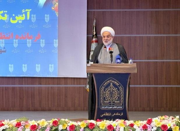 روحیه مردم‌داری و دوری از خودنمایی ویژگی عقل کامل انسان مسلمان است