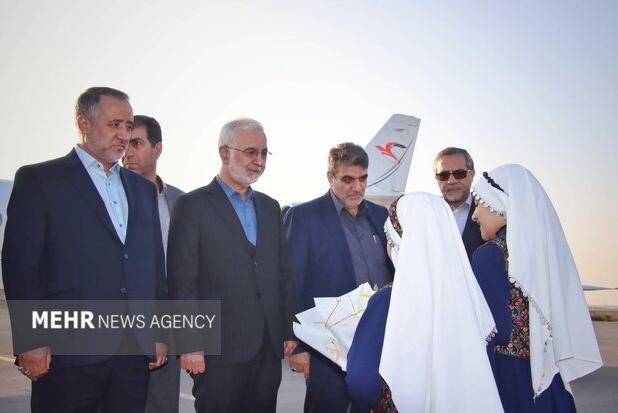 وزیر کشور وارد سمنان شد