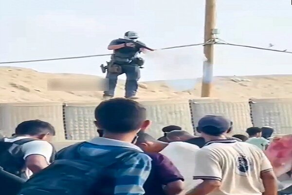 تیراندازی نظامی آمریکایی به مردم غزه در مرکز توزیع کمک‌ها+ فیلم