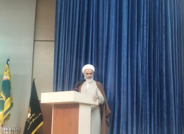 دشمنان می‌خواهند جمهوری اسلامی را از مسیر خود منحرف کنند