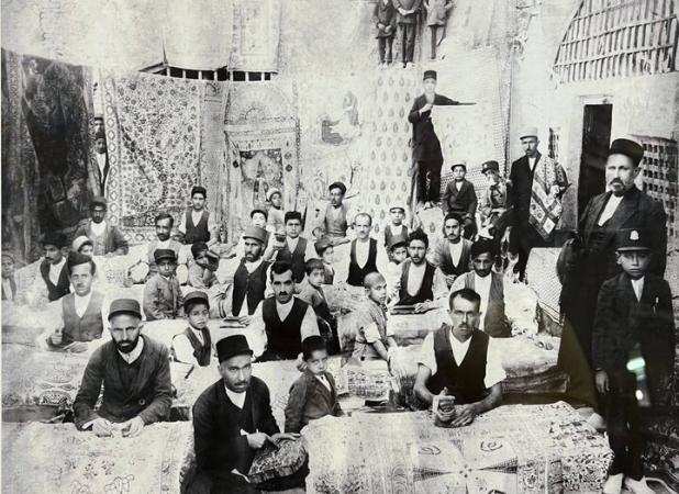 میراثی که رنگ و طرح می‌زند؛ تاریخچه هنر قلمکار در خاندان عطریان