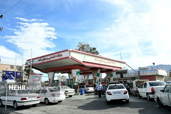 سهمیه بنزین با کارت‌های جایگاه‌داران در تهران افزایش یافت