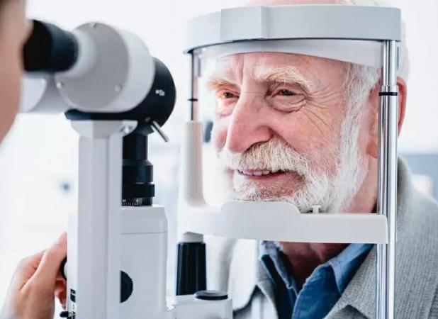 گرمادرمانی؛ روش نوین برای متوقف کردن پیشرفت شایع‌ترین عامل نابینایی در سالمندان