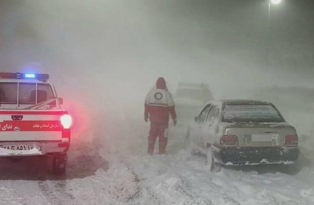 بارش «برف» محورهای توسکستان، خوش ییلاق و اولنگ در شاهرود را مسدود کرد