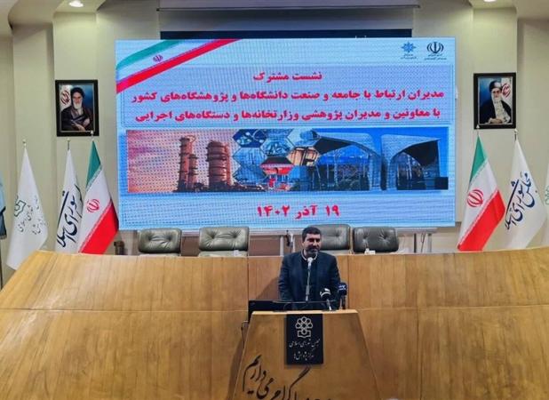 معاون سازمان اداری و استخدامی بیان کرد: هدف‌گذاری جذب ۵۰۰۰ نخبه در دستگاه‌های اداری