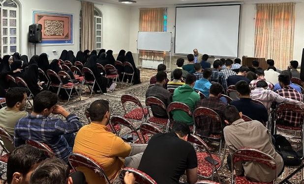 خضریان: پیگیری مطالبات از طریق صندوق رأی قابل تحقق است