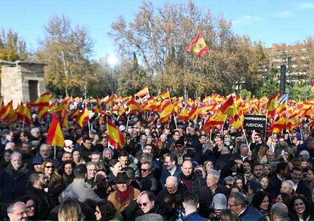 تظاهرات ده‌ها هزار اسپانیایی در اعتراض به دولت حاکم