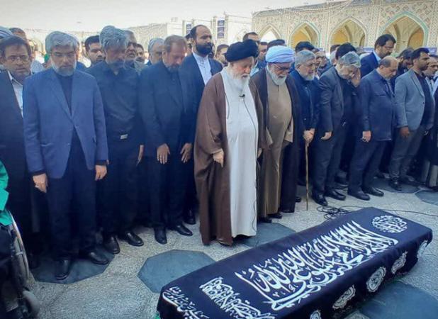 اقامه نماز بر پیکر«حاجیه خانم رئیس‌زاده عیدگاهی»