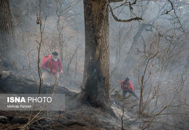 مهار ۹۵ درصدی آتش سوزی جنگل‌های الیت/ چرا برای مهار آتش دیر بالگرد اعزام شد؟