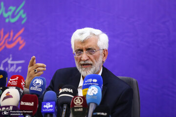 این روزنامه اصولگرا هم سعید جلیلی را گردن نگرفت