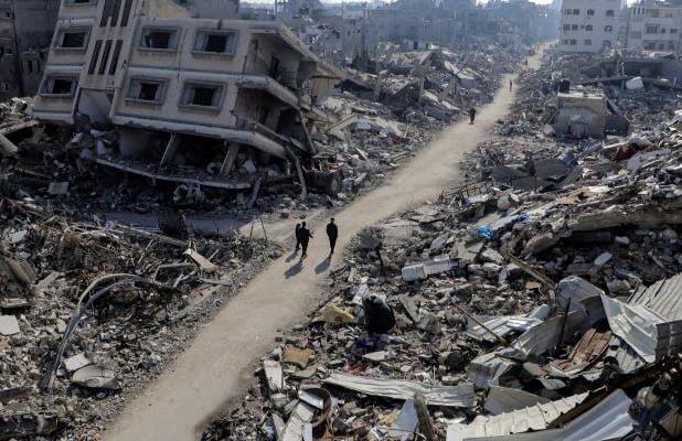 گاردین: تخلیه ۴۰ میلیون تن آوار انباشته در غزه ۱۵ سال زمان می‌برد