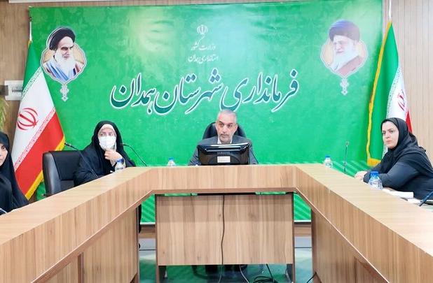 تجلیل از بانوان نقش‌آفرین دفاع مقدس در همدان