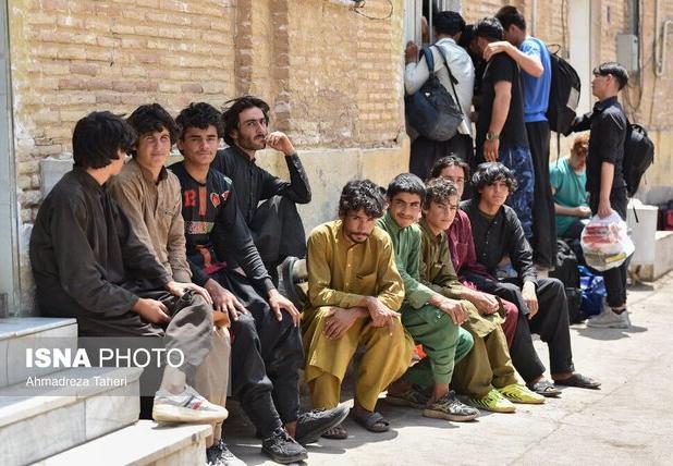 بازداشت اتباع غیرمجاز در نیمروز و زهک منطقه سیستان