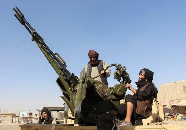 تبادل آتش بین افغانستان و پاکستان در مناطق مرزی