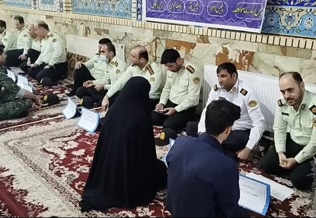 برپایی میز خدمت به مناسبت هفته نیروی انتظامی در آستانه اشرفیه