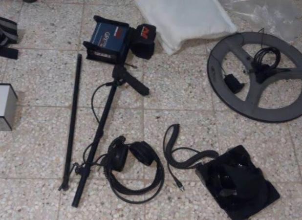 کشف‌ ۲ دستگاه فلزیاب و دستگیری ۳ متهم در شهرستان دنا