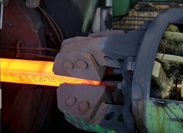 احداث نیروگاه خورشیدی ۶۰۰ مگاواتی فولاد مبارکه ستودنی است