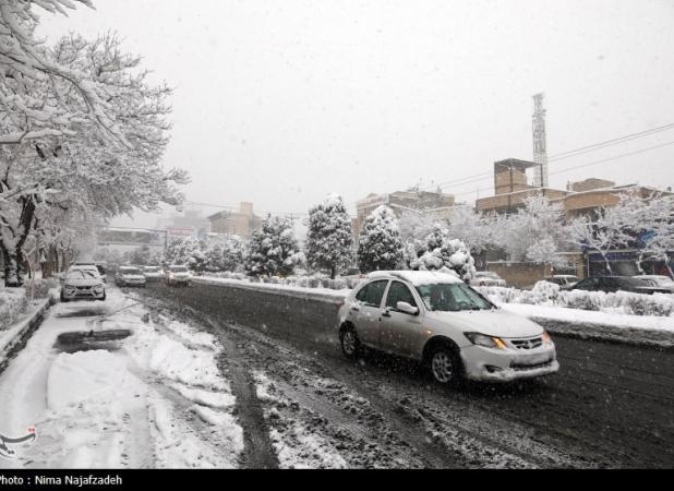 محدودیت تردد در جاده چالوس و هراز/ بارش برف و باران در جاده‌های ۲۷ استان