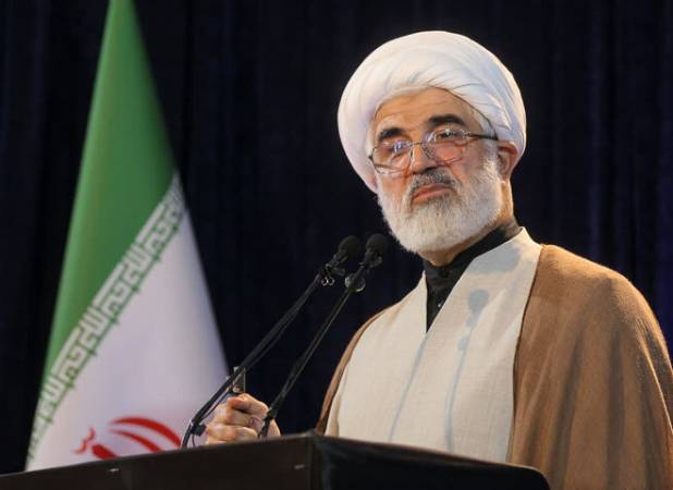 امام جمعه موقت قزوین: فضای مجازی مسموم نوجوانان را تهدید می‌کند 