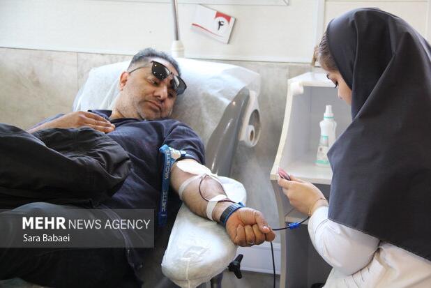 اعزام تیم خون‌گیری انتقال خون کرمانشاه به هرسین و استانداری کرمانشاه