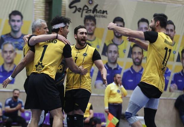 جدال طلایی‌پوشان مدعی با استقلال بحران‌زده گنبد