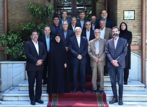 عارف: باید نگاه جوانان از خارج مرزها به مرکز و داخل کشور متمرکز شود