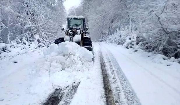 بازگشایی راه ۷۱ روستا پس از بارش سنگین برف در مازندران