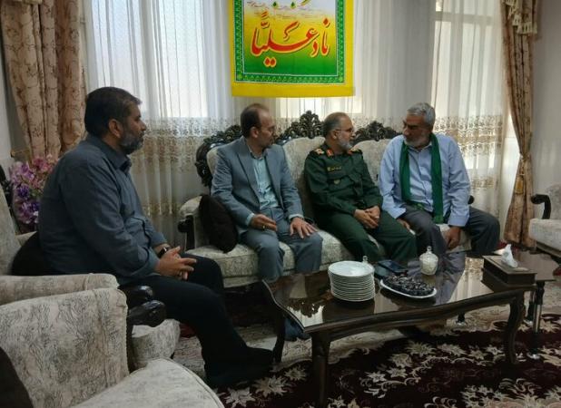 دیدار فرمانده سپاه قم با خانواده شهید شاخص سال ۱۴۰۴ استان قم