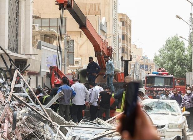 نیمی از ساختمان «متروپل» تخریب شده است
