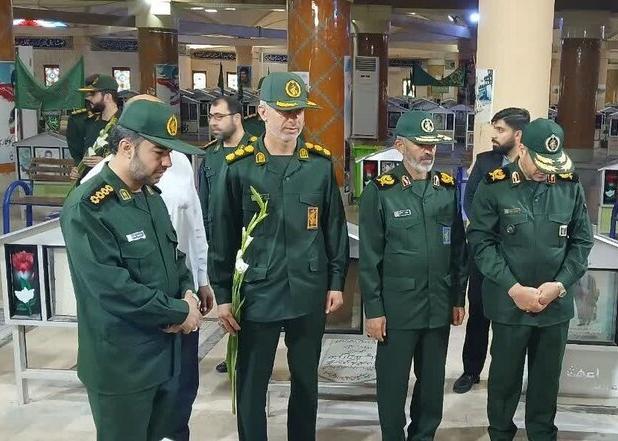 زیارت شهدا تعهدی عملی برای پیروی از راه آنان است