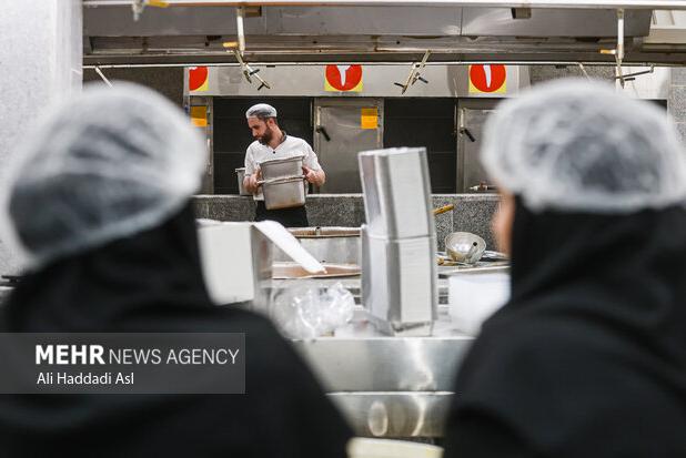 بررسی روند طبخ و توزیع غذای زائران ایرانی در مکه مکرمه