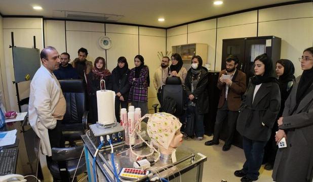 دانشجویان دانشگاه خوارزمی از آزمایشگاه ملی مغز و شناخت بازدید کردند