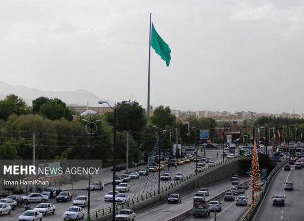 اهتزاز پرچم رضوی در همدان