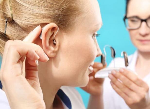 چطور بفهمیم به سمعک نیاز داریم؟ راهنمای کامل شنوایی‌سنجی و تشخیص