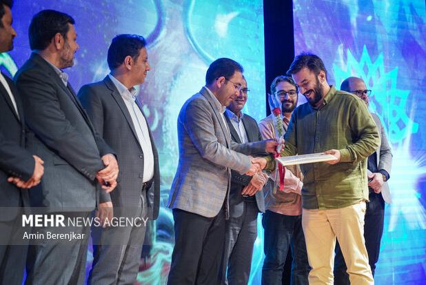 تولیدات هنری بامفهوم مخاطب را از آثار بی ارزش دور می کند