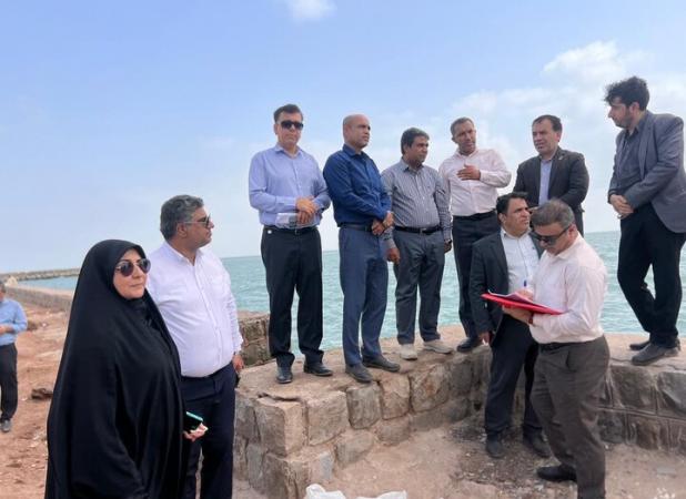 بازدید معاون هماهنگی امور عمرانی استانداری هرمزگان از بندر شهیده نیک