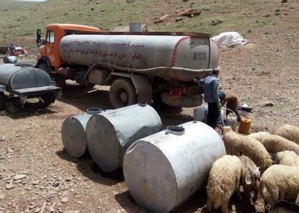 ارسال ۱۰ تانکر آب ۲۰۰۰ لیتری به مناطق محروم خراسان جنوبی با مشارکت خیرین   