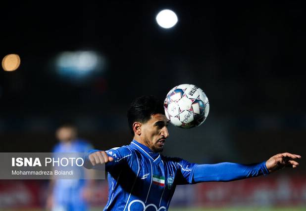 تساوی استقلال و پیکان در نیمه اول/ دقیقی اخراج شد!