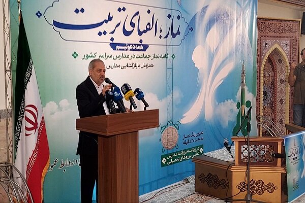 کاظمی: اقامه نماز از مهمترین وظایف مدیر در مدرسه است