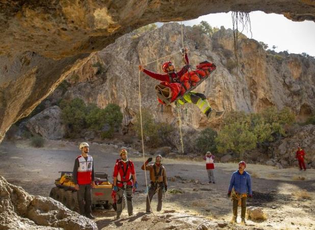 مانور تیم‌های واکنش سریع هلال‌احمر در چالابه کرمانشاه