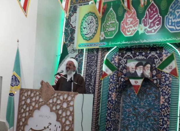 امام جمعه موقت ورزنه: تقوا سد محکم در برابر فتنه‌هاست