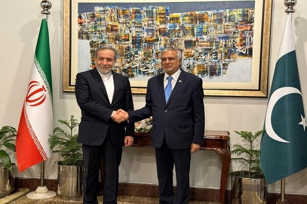 عراقچی با وزیر امورخارجه پاکستان دیدار کرد
