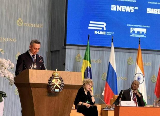 حضور نماینده شهرک سلامت اصفهان در هفتمین فروم شهرهای بریکس در روسیه