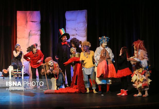 جشنواره تئاتر کودک و نوجوان همدان؛ شکوهی در سایه نابرابری، جایی که قیمت بلیت‌ها کودکان را به حاشیه می‌رانند