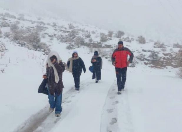 نجات ۳ بانوی گرفتار در برف ارتفاعات «اندرسا» شهرستان دنا