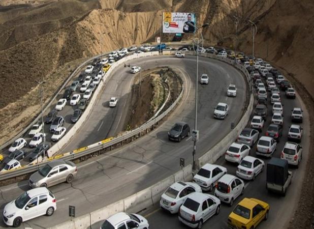 ترافیک سنگین در جاده چالوس / بارش باران در محورهای برخی استان‌ها